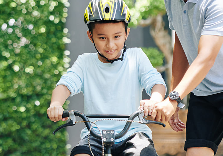 自転車に乗る子供のイメージ