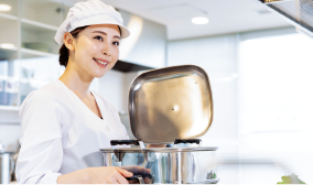 給食調理員のイメージ